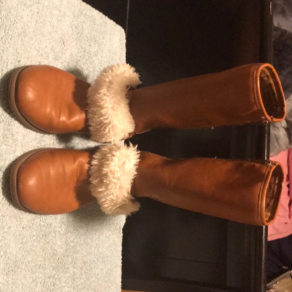 UGG Women Boot faux leather chestnut 1094583k .